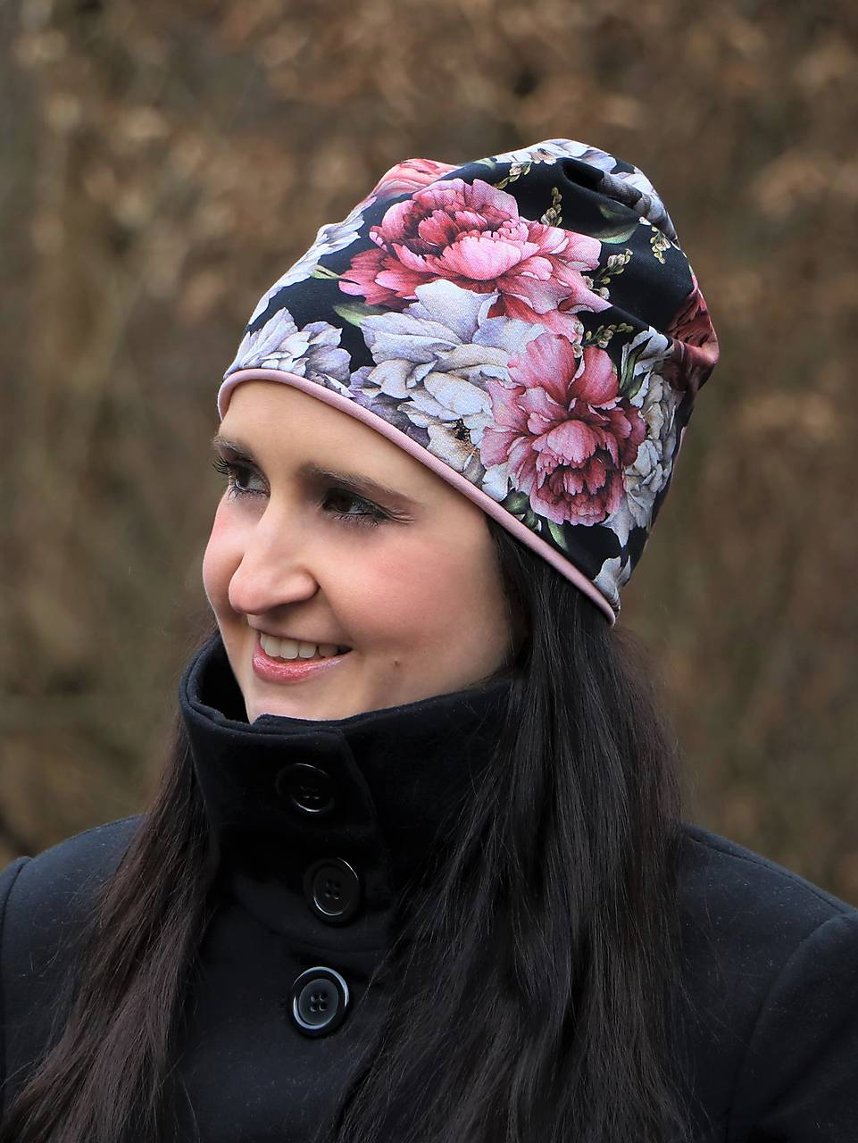 Pivónie čiapka, nákrčník alebo set čierny