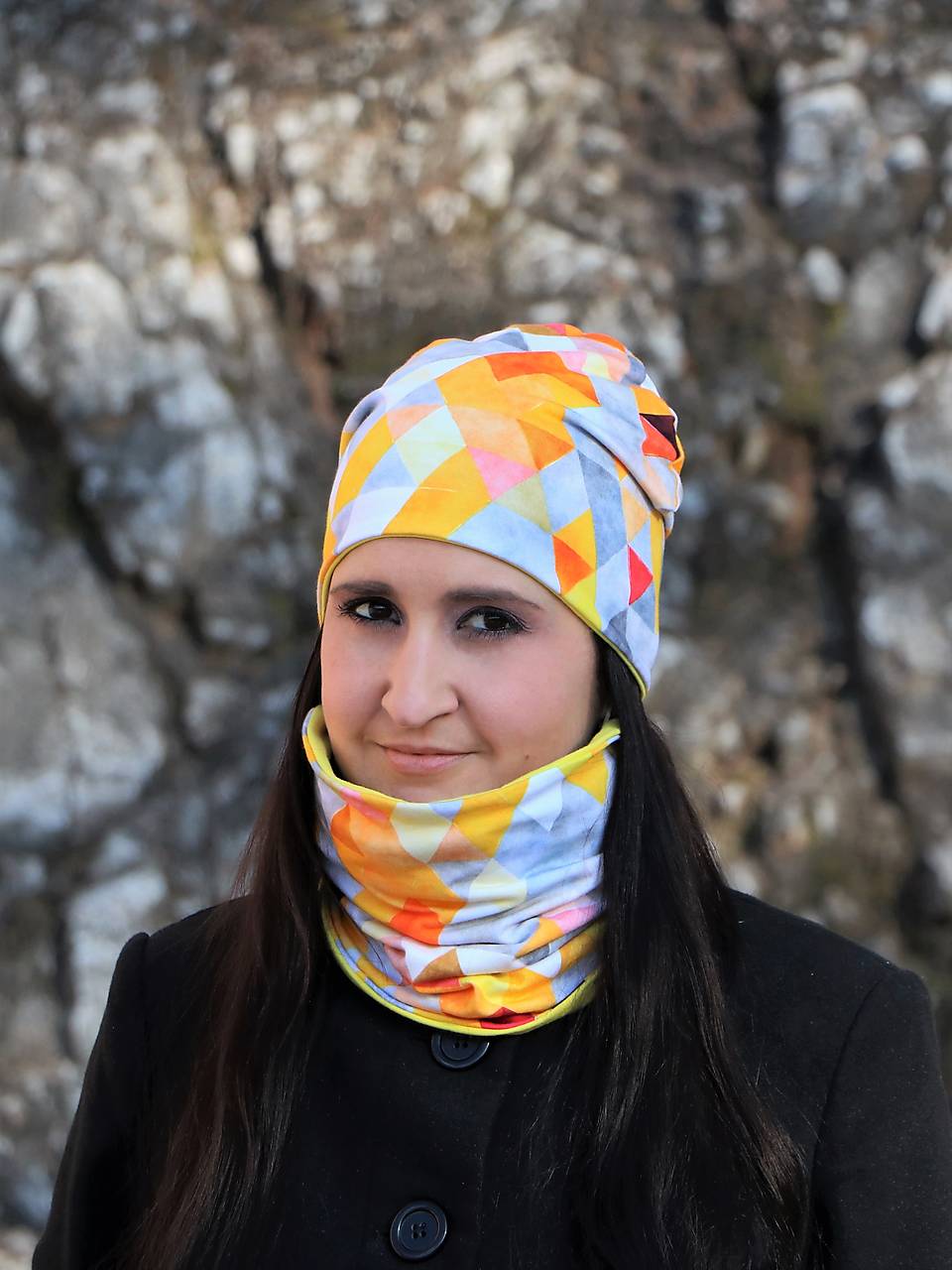 Trojuholníky žlté čiapka, nákrčník alebo set