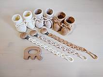 Detské súpravy - Set pre bábätko: papučky + držiak na cumlík - 13668199_