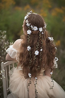 Ozdoby do vlasov - Kvetinový venček so závojom "keď v duši kvitne"  - biely - 13671123_