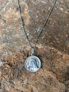 Náhrdelníky - náhrdelník s Pannou Máriou - medailónom - 13671276_
