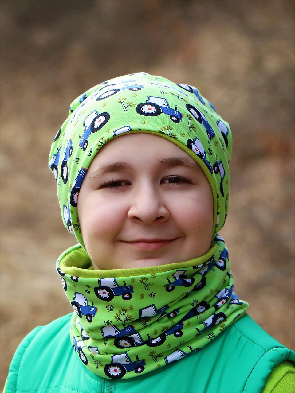 Traktory na zelenej čiapka, nákrčník alebo set