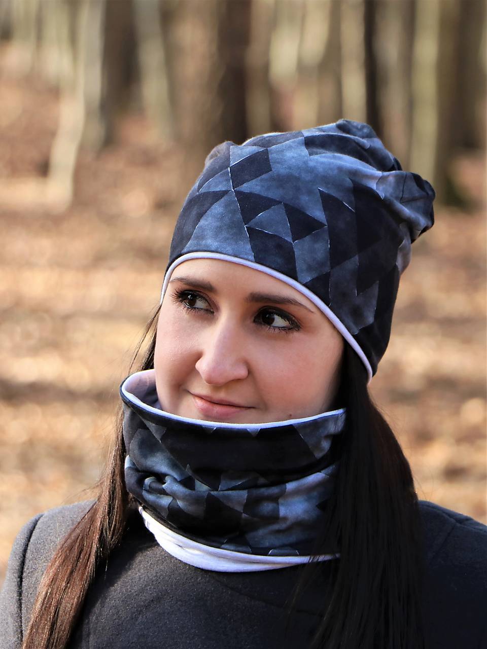 Trojuholníky čierne čiapka, nákrčník alebo set