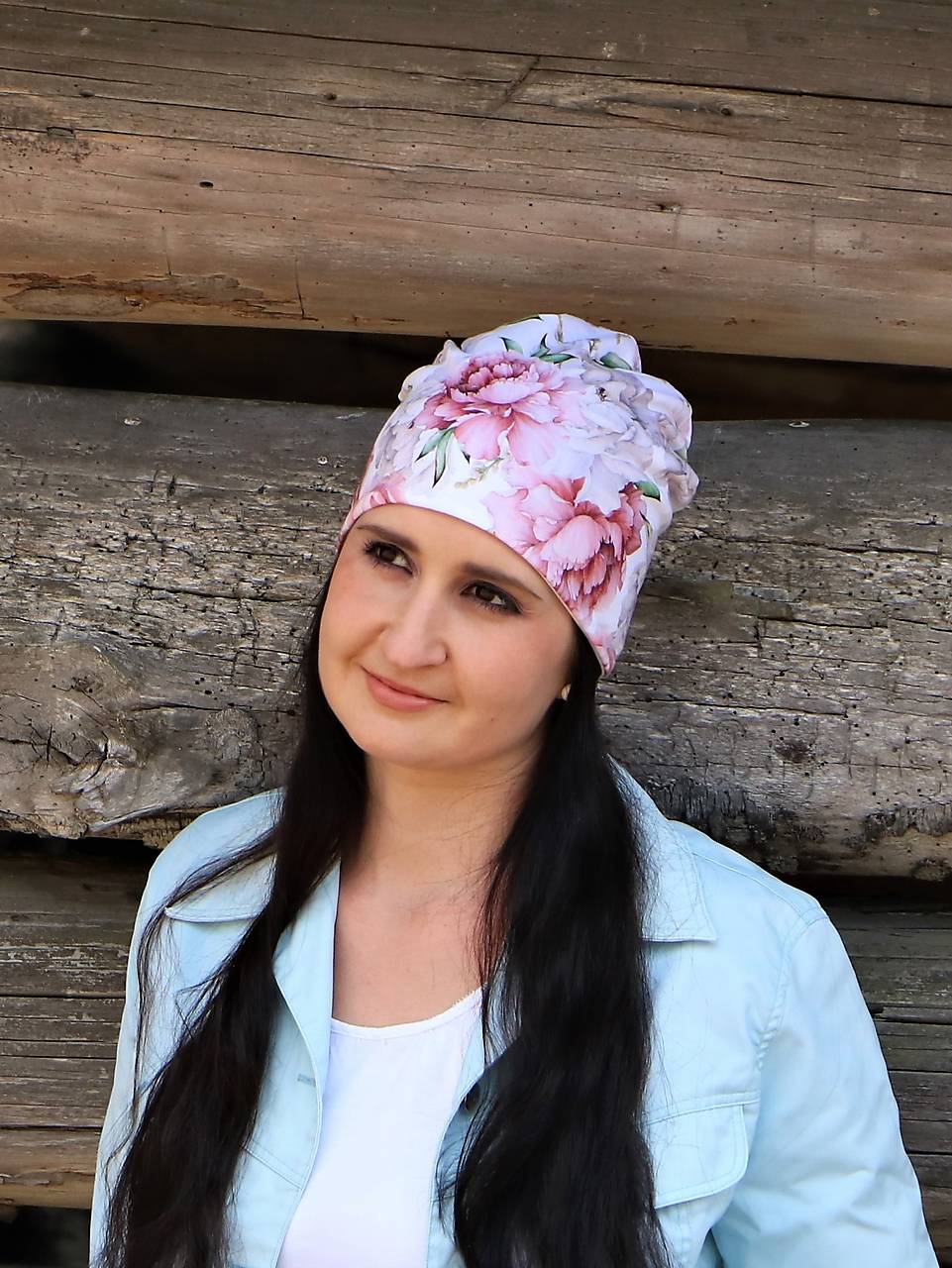 Pivónie čiapka, nákrčník alebo set biely