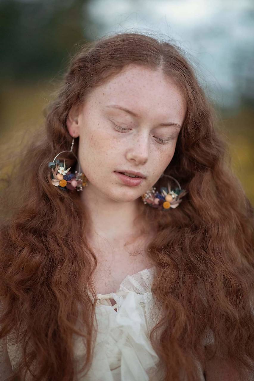 Kvetinové kruhové náušnice "spev vetra"