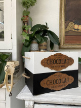 Nádoby - “Stará bednička so štítkom Chocolat “ (Čierna) - 13683678_