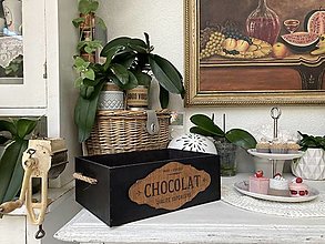 Nádoby - “Stará bednička so štítkom Chocolat “ (Čierna) - 13683684_