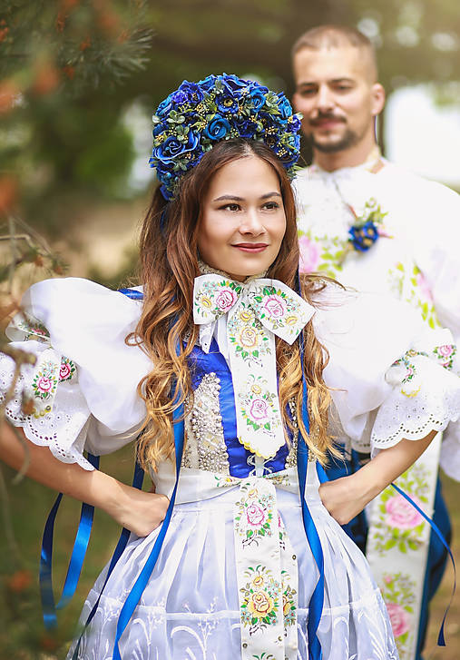 Folklórna svadobná kvetinová parta - kráľovsky modrá