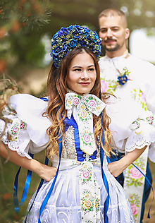 Ozdoby do vlasov - Folklórna svadobná kvetinová parta - kráľovsky modrá - 13685770_