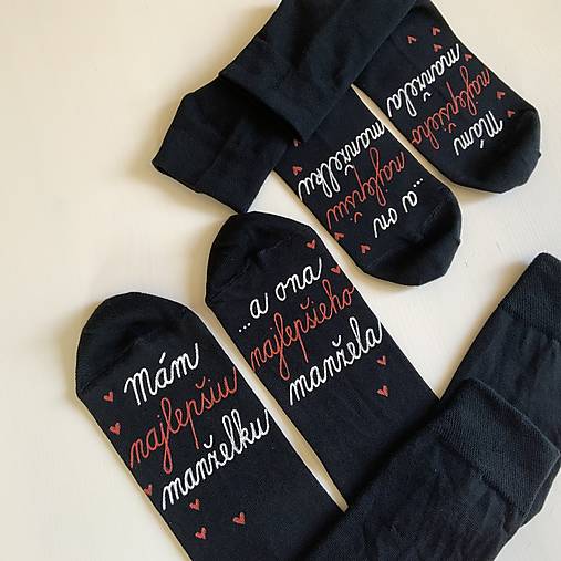 Set maľovaných ponožiek s nápisom: "Mám najlepšiu manželku/...a ona najlepšieho manžela" a naopak (ČIERNE)