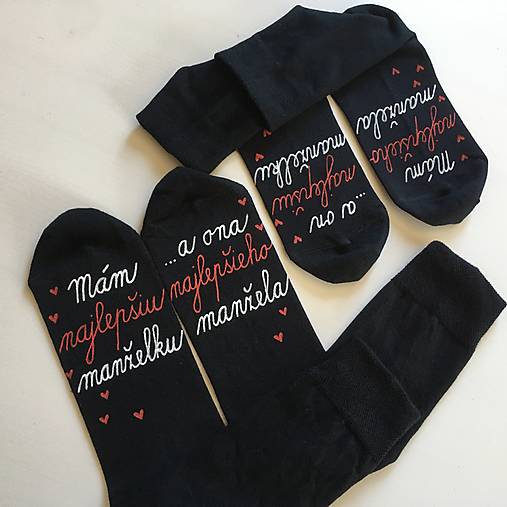 Set maľovaných ponožiek s nápisom: "Mám najlepšiu manželku/...a ona najlepšieho manžela" a naopak (ČIERNE)