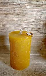 Svietidlá a sviečky - Sviečka ornament s včielkou - 13698114_