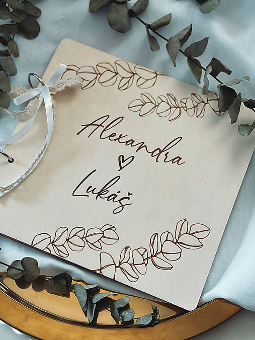 Papiernictvo - Svadobná kniha hostí personalizovaná, drevený fotoalbum - Eukalyptus - 13703849_