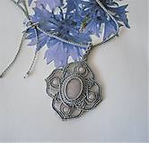 Náhrdelníky - Macramé náhrdelník Gray s ruženínom - 13704453_