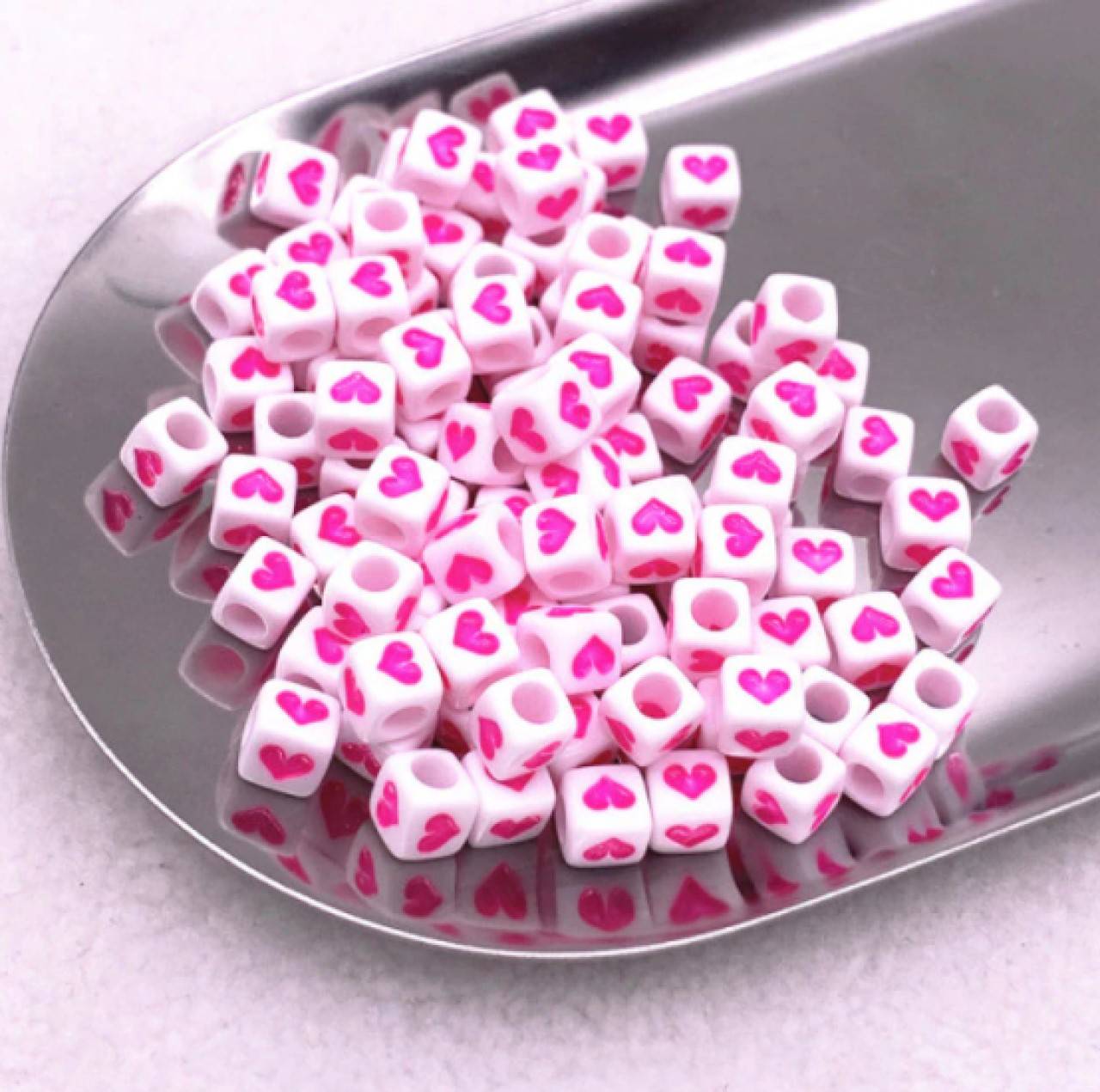 KI101 Korálka akrylová so srdiečkom 6 x 6 mm (Ružová)