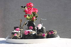 Originálna čierna dekoračná súprava do kúpeľne s ružami
