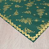 Úžitkový textil - SELENA - zlaté stromčeky na zelenej - obrúsok štvorec - 13715272_