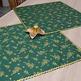 Úžitkový textil - SELENA - zlaté stromčeky na zelenej - obrúsok štvorec - 13715275_