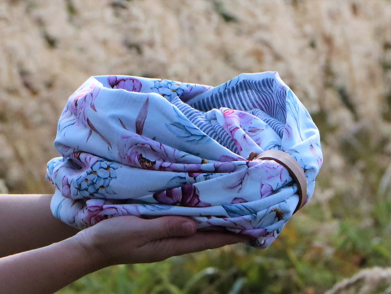 Štýlový nákrčník ružové leto