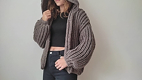 Pletený hrubý sveter s kapuckou