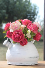 Dekorácie - Retro čajník plný ruží - vintage dekorácia do kuchyne - 13723854_