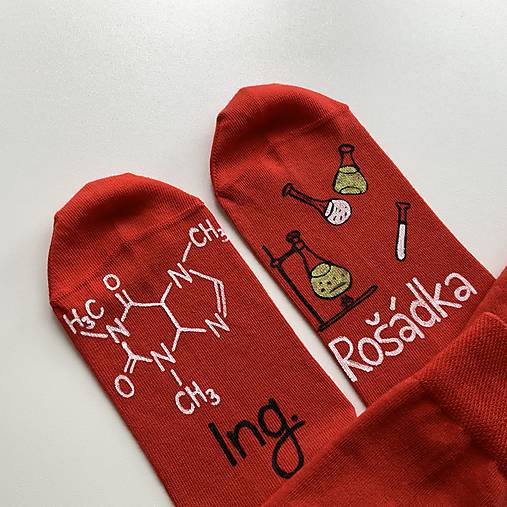 Maľované ponožky s titulom a menom (chemické červené)