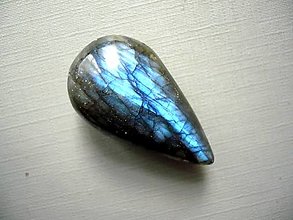 Minerály - Nevrt. kapka labradoritu 36 mm, č.14f - 13728555_