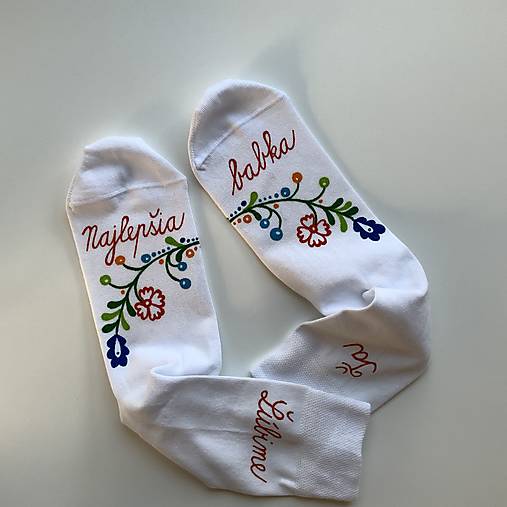 Maľované ponožky pre babku s nápisom: Najlepšia babka/ Ľúbime ŤA (ľudovoladené)