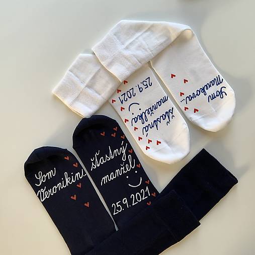 Sada maľovaných ponožiek s nápismi: "Som ... / šťastný manžel/manželka" (biele + tmavomodré (písané písmo))