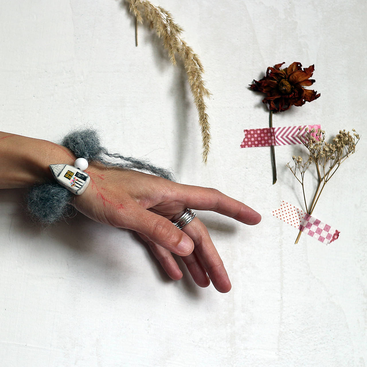 Domčeky na vlnách/ náramok IX./reserve