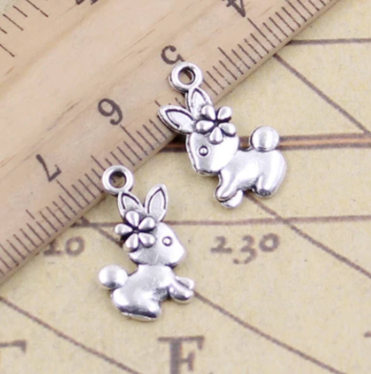 PR102 Prívesok zajačik 1,8 x 2 cm 