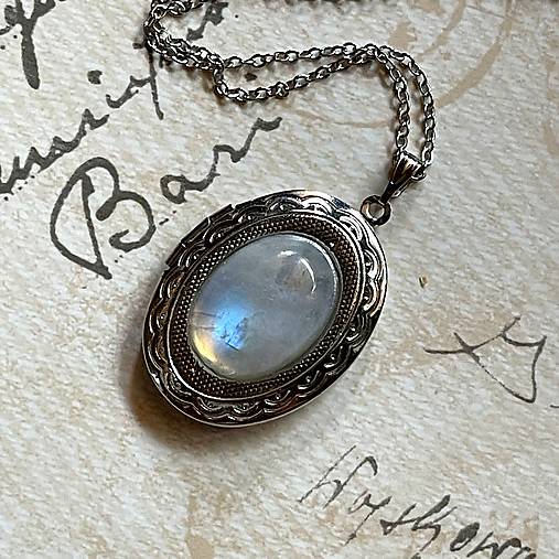 Oval Gemstone Antique Silver Locket Necklace / Otvárací medailón (Moonstone AA)