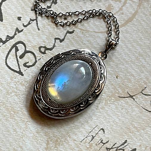 Oval Gemstone Antique Silver Locket Necklace / Otvárací medailón (Moonstone AA)