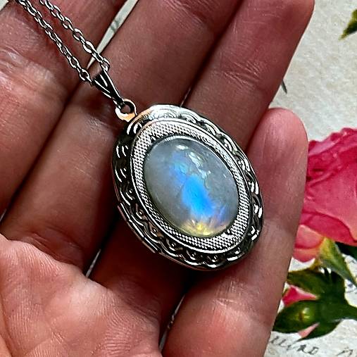 Oval Gemstone Antique Silver Locket Necklace / Otvárací medailón (Moonstone AA)