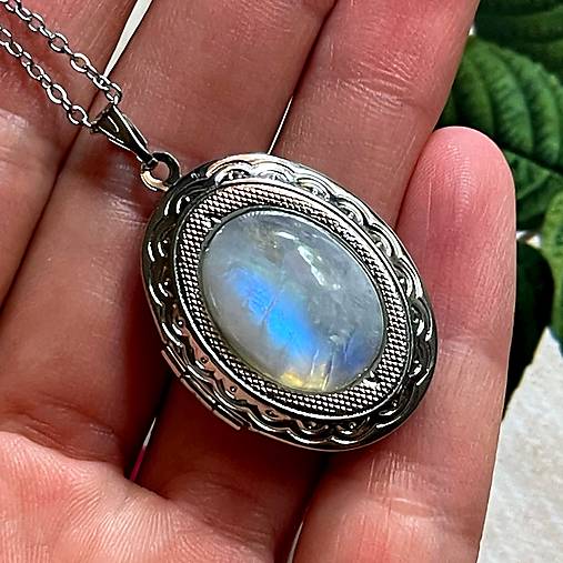 Oval Gemstone Antique Silver Locket Necklace / Otvárací medailón (Moonstone AA)