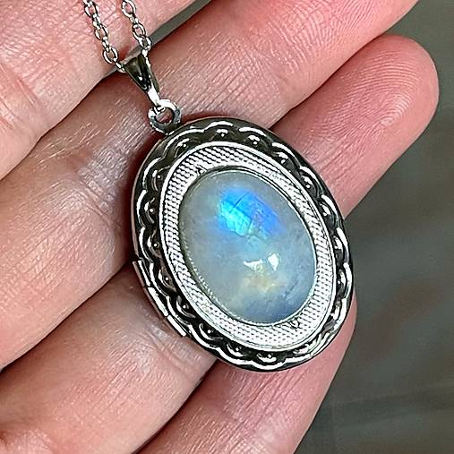 Oval Gemstone Antique Silver Locket Necklace / Otvárací medailón (Moonstone AA)