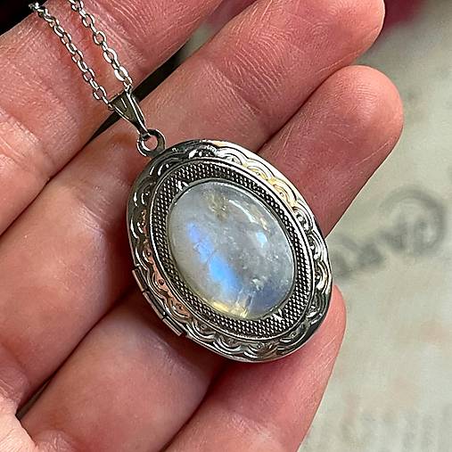 Oval Gemstone Antique Silver Locket Necklace / Otvárací medailón (Moonstone AA)