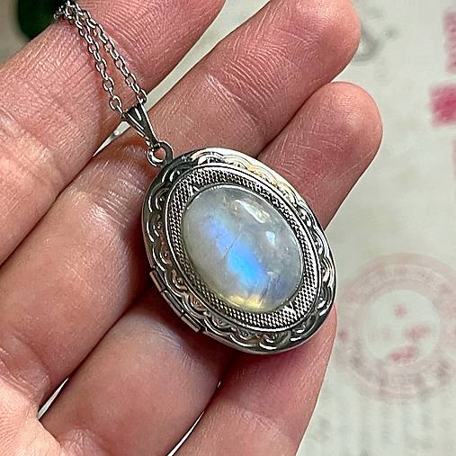Oval Gemstone Antique Silver Locket Necklace / Otvárací medailón (Moonstone AA)