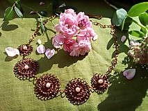 Náhrdelníky - Medený náhrdelník s perličkami - 13759854_