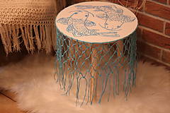 Nábytok - Jing jang drevený maľovaný stolík v námorníckom štýle s macramé rybárskou sieťou - 13760358_