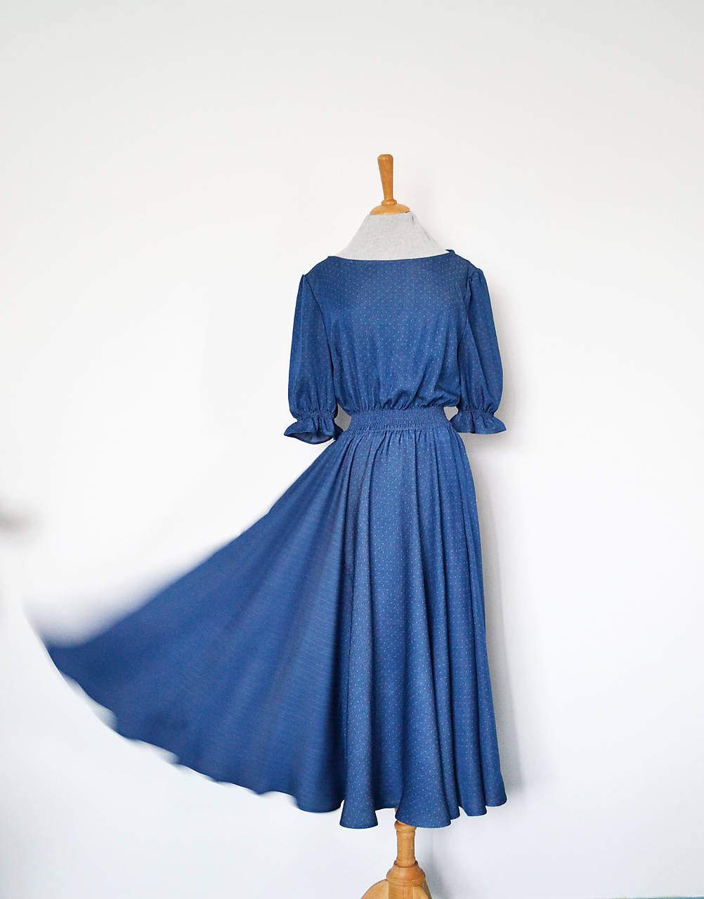 Tencelovo-viskózové šaty s dezénom drobných bodiek s elastickým pásom