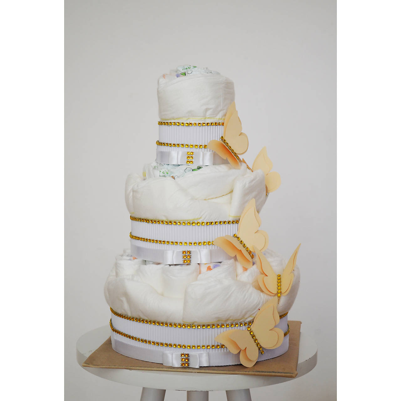 Plienková torta s motýľmi - biela (Veľkosť plienok č.4 (7 - 14kg))