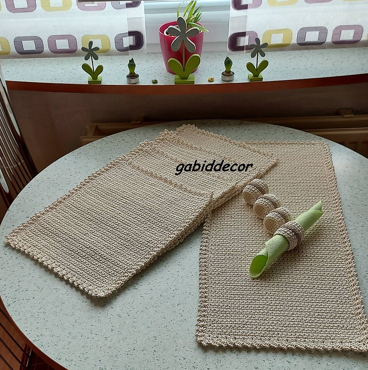 Háčkované kuchynské prestieranie z kvalitných bavlnených šnúr s ozdobným olemovaním