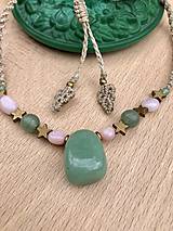 Náhrdelníky - Hviezdičkový makramé náhrdelník z minerálov zelený aventurín a ružový opál - 13768123_