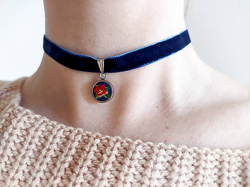 Náhrdelníky - Zamatový choker "Kráľovská ruža " - 13767355_