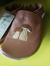 Ponožky, pančuchy, obuv - Vyšívané kožené papučky - 13774079_