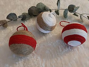 Dekorácie - Vianočné ozdoby - 3 vianočné gule (Pásikavá jutovo - bielo - červená kombinácia) - 13776141_