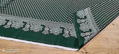 Textil - Bavlnená látka - Kvety v leme na zelenom - cena za 10 centimetro - 13780417_