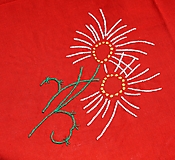 Úžitkový textil - Obrus. Červený ručne vyšívaný ne perličkovom plátne. - 13783089_