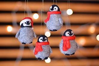 Dekorácie - Tučniačiky na vianočný stromček, mláďatká 4ks - 13802470_